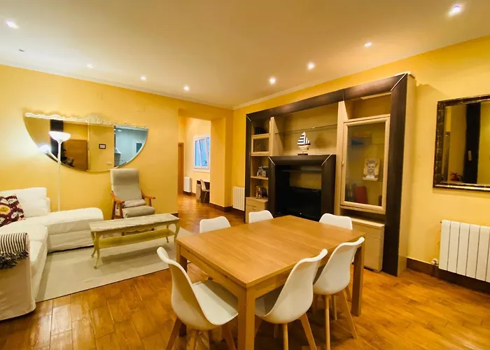 Casa Naranja - Centrally Located, Spacious, Unique Apartment San Sebastian